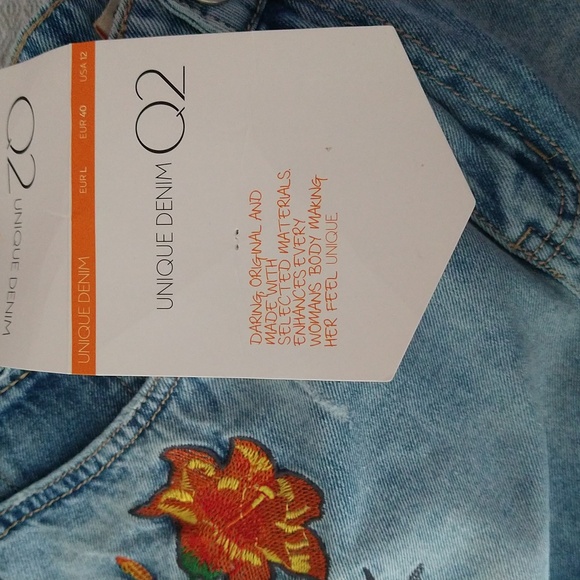 Denim shorts, unique and very cute for the summer. - Picture 7 of 7